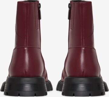 CESARE GASPARI Ankle Boots in Rot