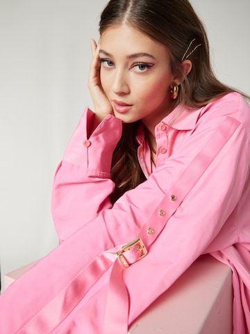 Hoermanseder x About You Blousejurk 'Anna' in Roze