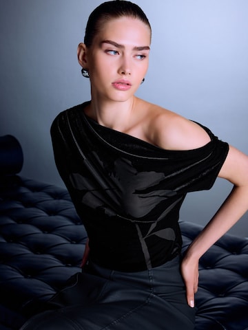 Next Top in Zwart: voorkant