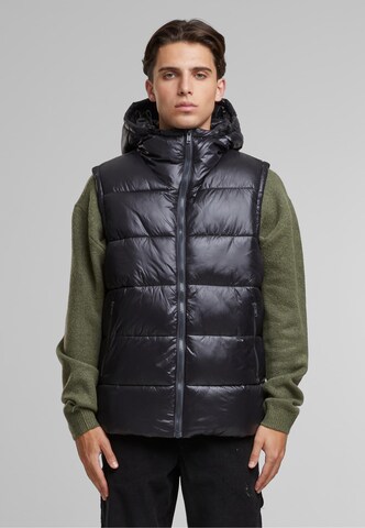 Urban Classics Vest in Black: front
