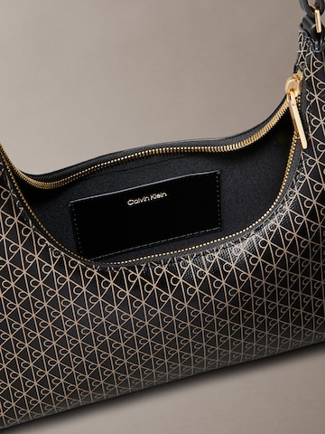 Calvin Klein Torba na ramię w kolorze czarny