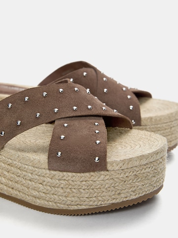 Pull&Bear Mules in Brown