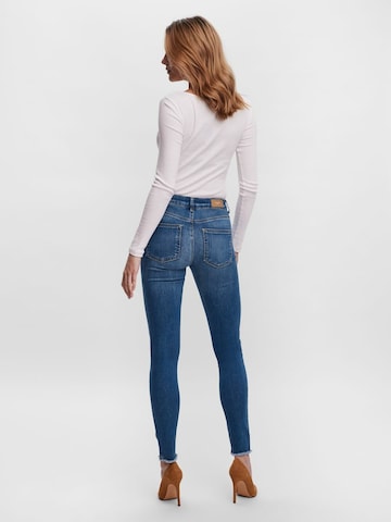Skinny Jeans 'Peach' de la VERO MODA pe albastru