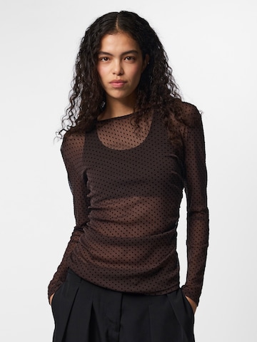 PIECES - Camiseta 'PCBOBO' en marrón: frente