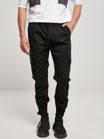 Effilé Pantalon cargo Urban Classics en noir : devant