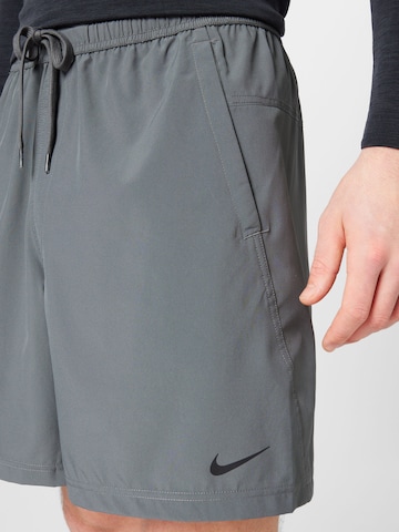 NIKE Обычный Спортивные штаны 'Form' в Серый