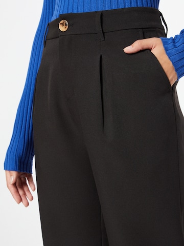 Regular Pantalon à plis 'Cenette' CULTURE en noir
