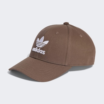 ADIDAS ORIGINALS Czapka z daszkiem 'Trefoil' w kolorze brązowy