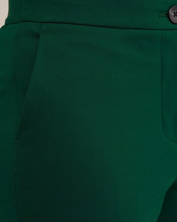 Coupe slim Pantalon à plis WE Fashion en vert