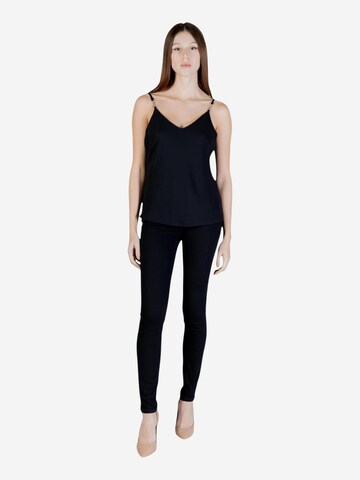 Top 'NEW SL CAROLINE LOGO TANK W6GH30 W1845' di GUESS in nero