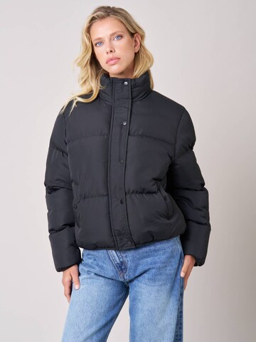 Manteau d’hiver Deeluxe en noir