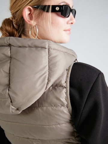 Gilet 'New Tahoe' di ONLY in marrone