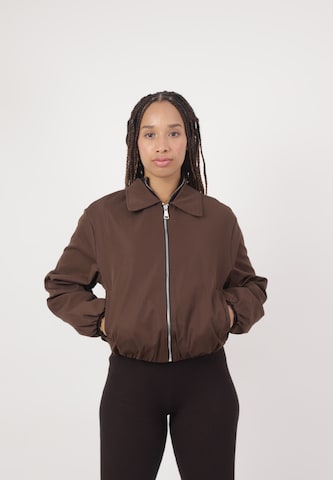 Veste mi-saison Elara en marron