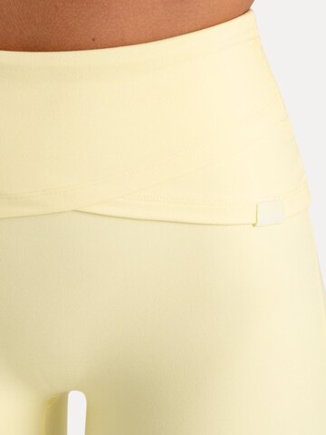 évasé Leggings ' Florea ' Smilodox en jaune
