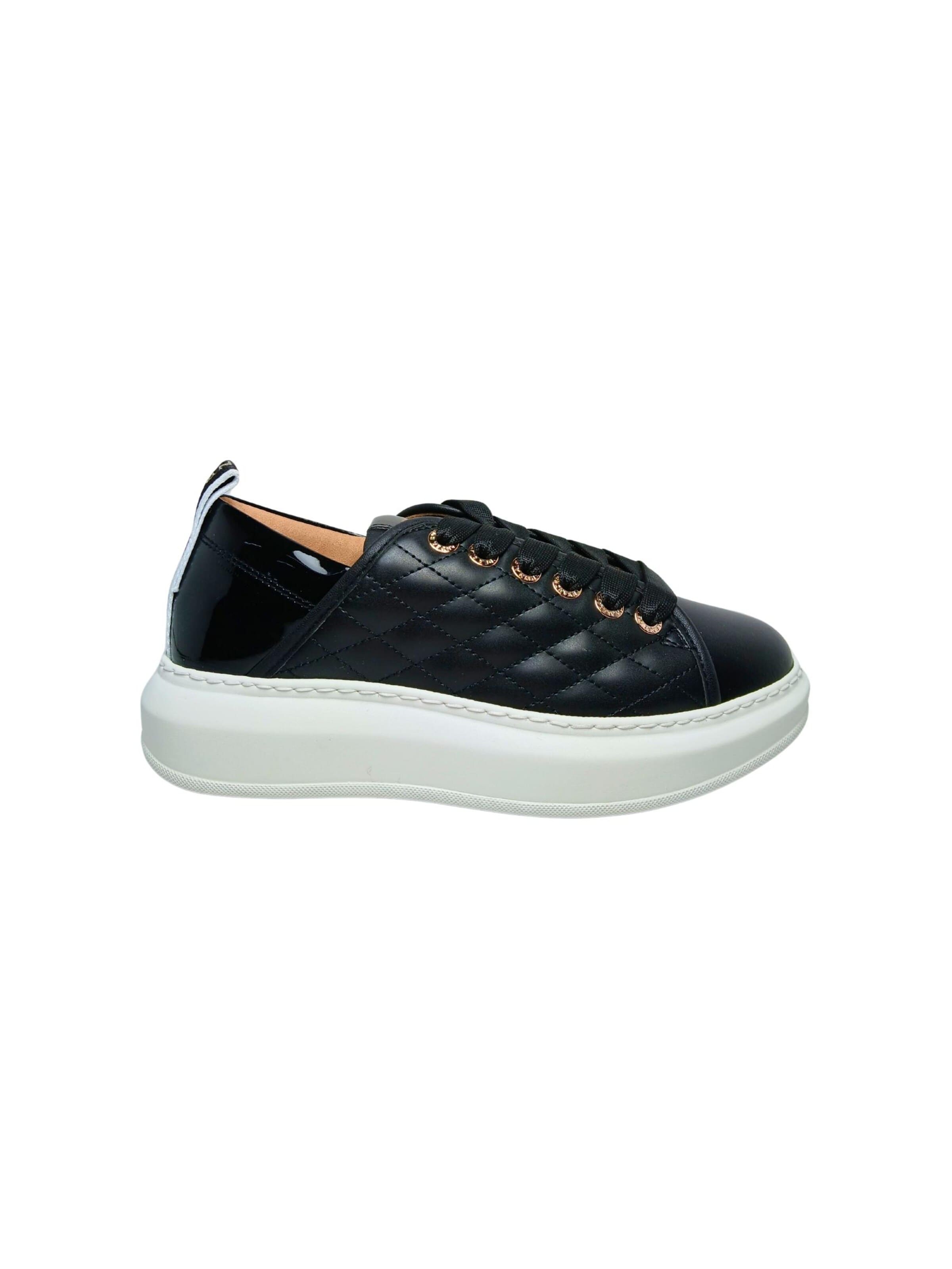 Alexander Smith Sneakers in Black: front