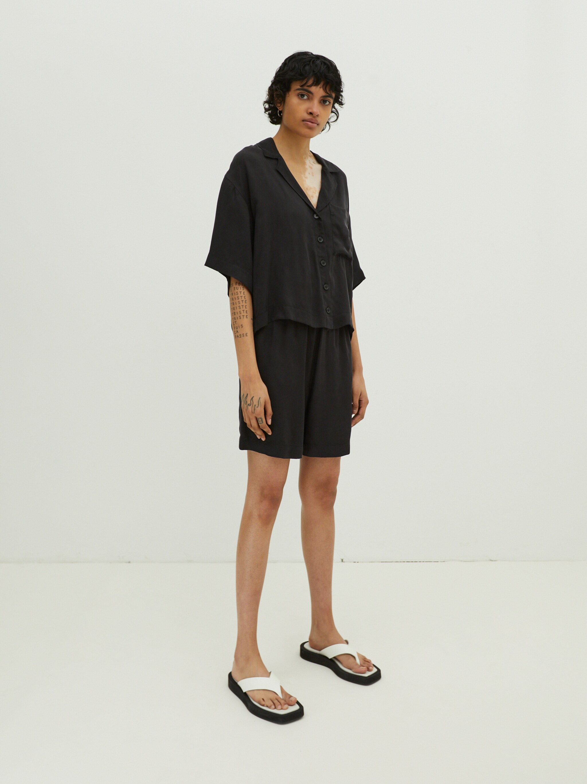 EDITED Producten Blouse 'Dallas' Zwart