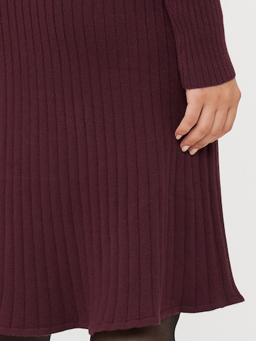 Robes en maille 'VMNANCY' Vero Moda Petite en rouge