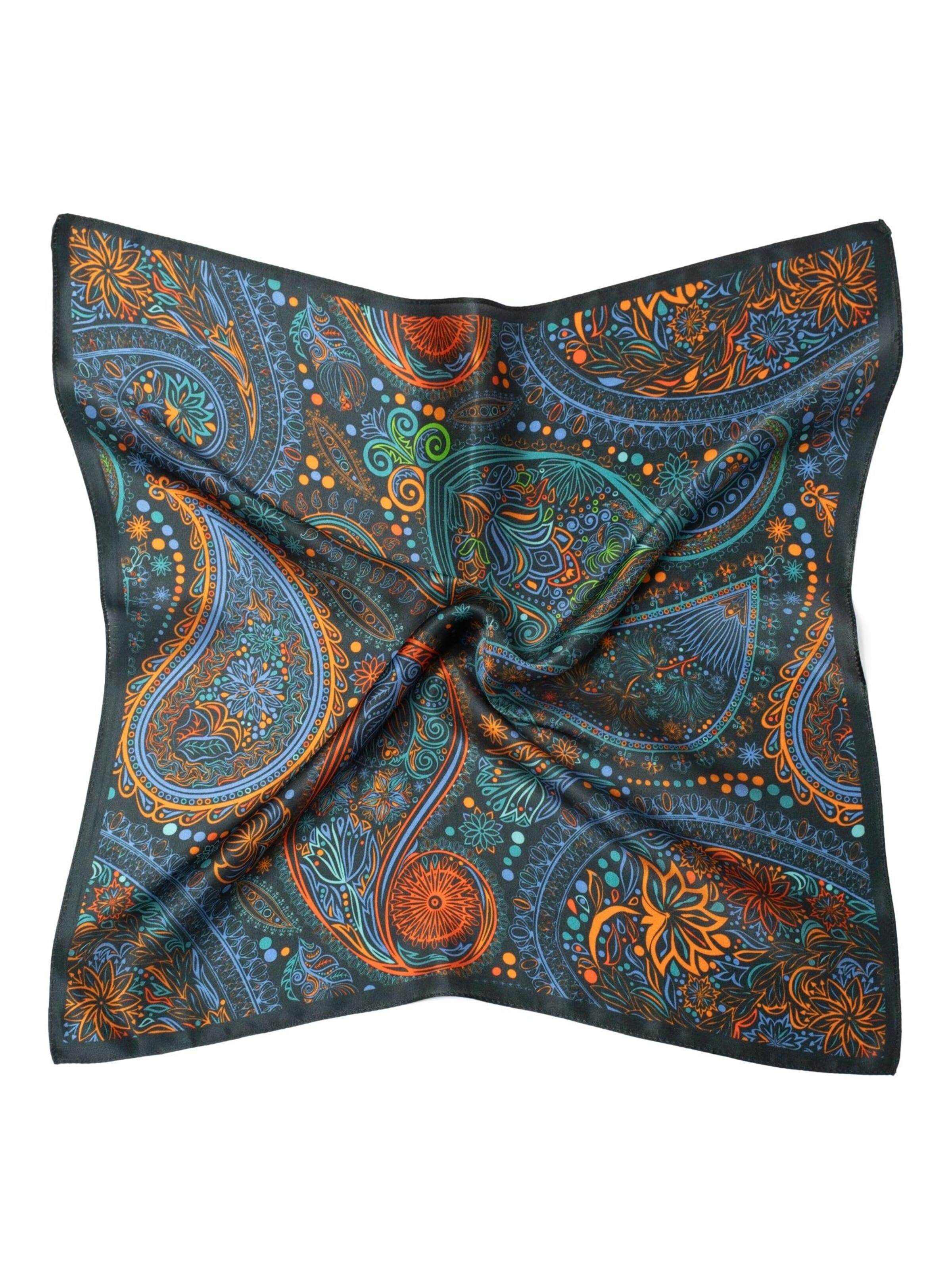 MayTree Scarf 'Seidentuch Paisley  dunkelgrün neon' in Green: front
