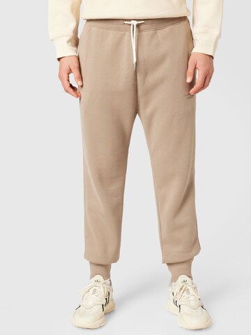 Abercrombie & Fitch Tapered Broek in Bruin: voorkant