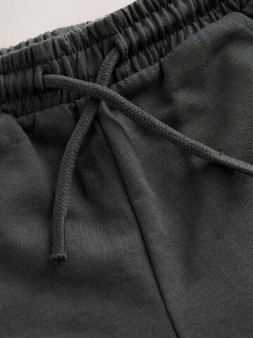 Next Regular Shorts in Grau