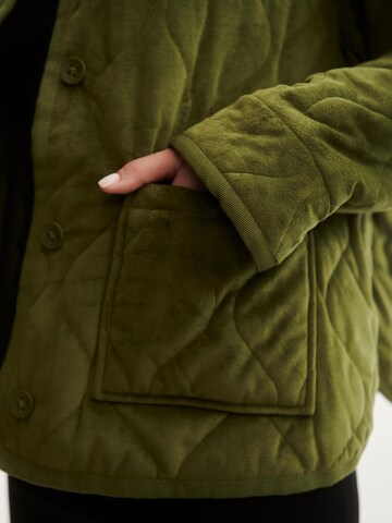ABOUT YOU x Laura Giurcanu Between-season jacket in Green