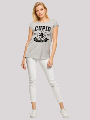 T-shirt 'Cupid University Valentinstag' F4NT4STIC en gris