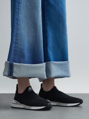 MICHAEL Michael Kors Slip-on obuv 'NOVA' - Čierna