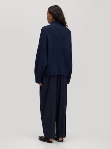 EDITED Pullover 'Beth' i blå