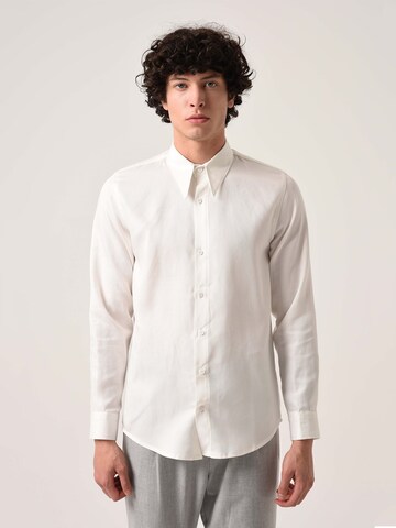 Antioch Regular fit Button Up Shirt in White: front