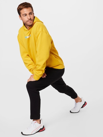 Reebok Athletic Sweatshirt in Yellow