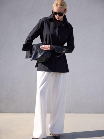 Touché Privé - Camiseta 'Poplin Shirt With Wide Cuff' en negro