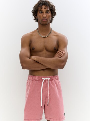 Shorts de bain Pull&Bear en rouge : devant