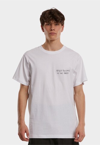 Mister Tee Póló 'Never Too Late To The Party' - fehér