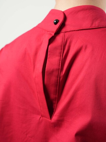 Tunica di Metamorphoza in rosso