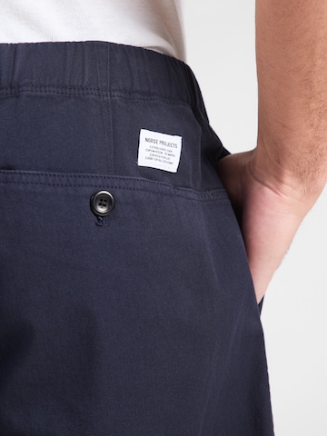 NORSE PROJECTS Loosefit Chinohousut 'Trysil' värissä sininen