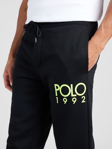 Polo Ralph LaurenTapered Hlače 'M2-ATHLETIC' - crna boja