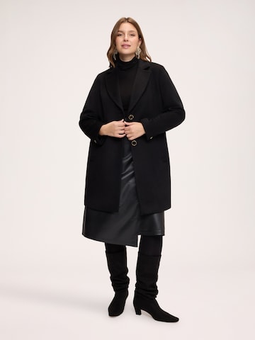 Cappotto di mezza stagione di Fiorella Rubino in nero