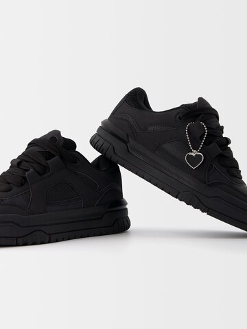 Sneaker bassa di Bershka in nero