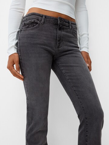 Bershka Flared Jeans in Grau