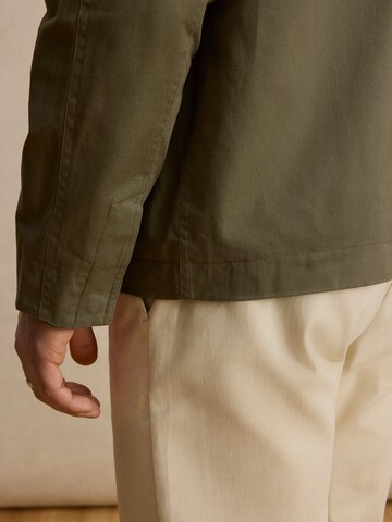 DAN FOX APPAREL Преходно яке 'Dennis' в зелено