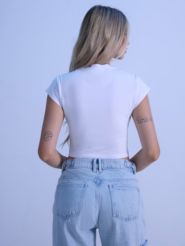 ABOUT YOU x irinassw Shirt 'Fee' in White