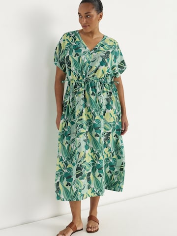 Cellbes of Sweden Kleid aus Viskose mit einem Blumen-Muster in Grün: Vorderseite