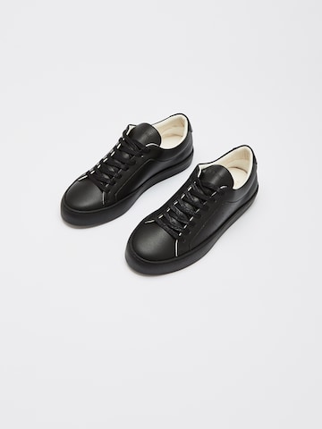 NINE TO FIVE Sneakers 'Gràcia' in Black