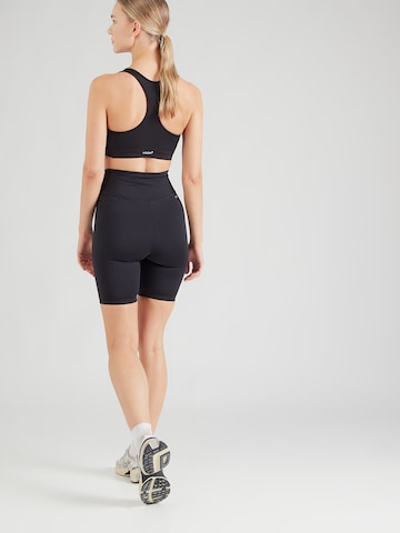 Skinny Pantaloni sportivi di EA7 Emporio Armani in nero