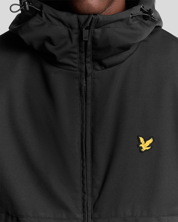 Veste fonctionnelle Lyle & Scott en noir