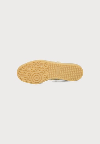balts ADIDAS ORIGINALS Zemie brīvā laika apavi 'SAMBA'