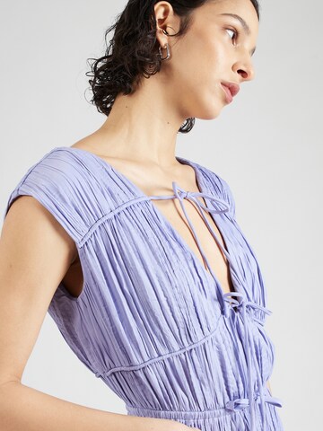 Robe 'Penelope' ABOUT YOU x Iconic by Tatiana Kucharova en violet