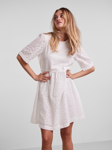 PIECES فستان 'Vibse' بلون أبيض