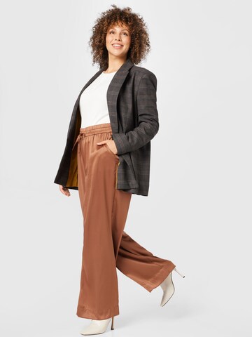 Wide Leg Pantalon 'ESSI' Vero Moda Curve en marron