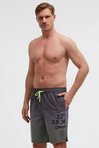CAMP DAVID Beachshorts mit Farbverlauf und Print in Schwarz: Vorderseite